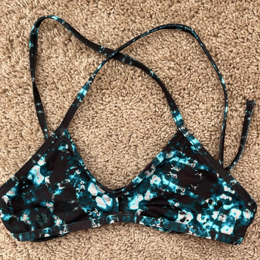 Jolyn Vent Top, printed tie-back